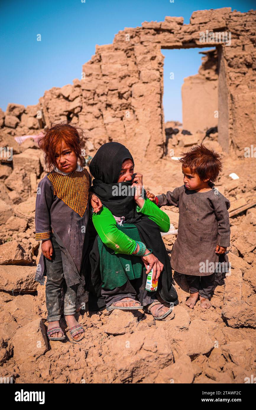 Sad photo of Herat Earthquake victims, people affected by the ...