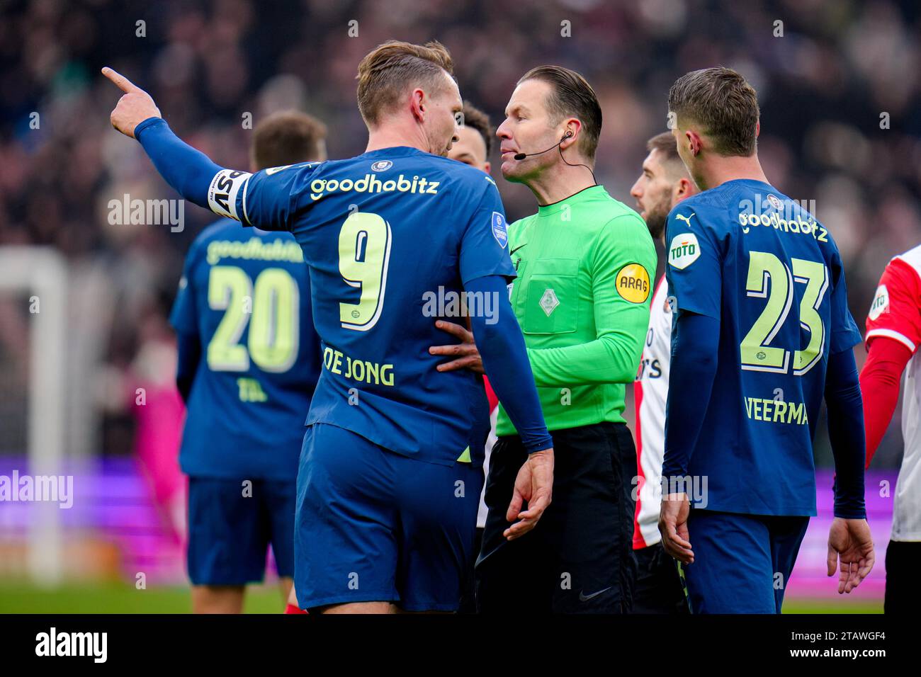 Talking with referee hi-res stock photography and images - Page 3 - Alamy