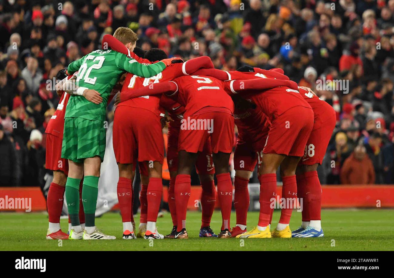 Liverpool November LIVERPOOL, England 30. November 2023; Liverpool players before the UEFA ...