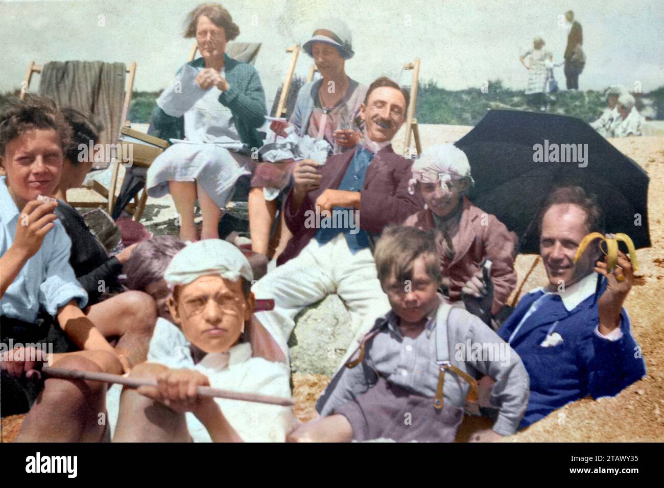 1920s family beach hi-res stock photography and images - Alamy