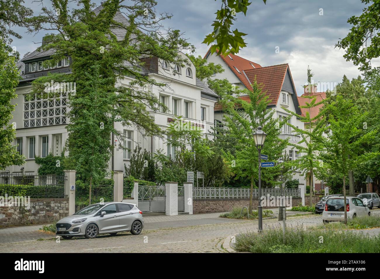 Alte Villa, Haus der Wirtschaft, Lennéstraße, Humboldtstraße, Villenviertel, Magdeburg, Sachsen-Anhalt, Deutschland Stock Photo