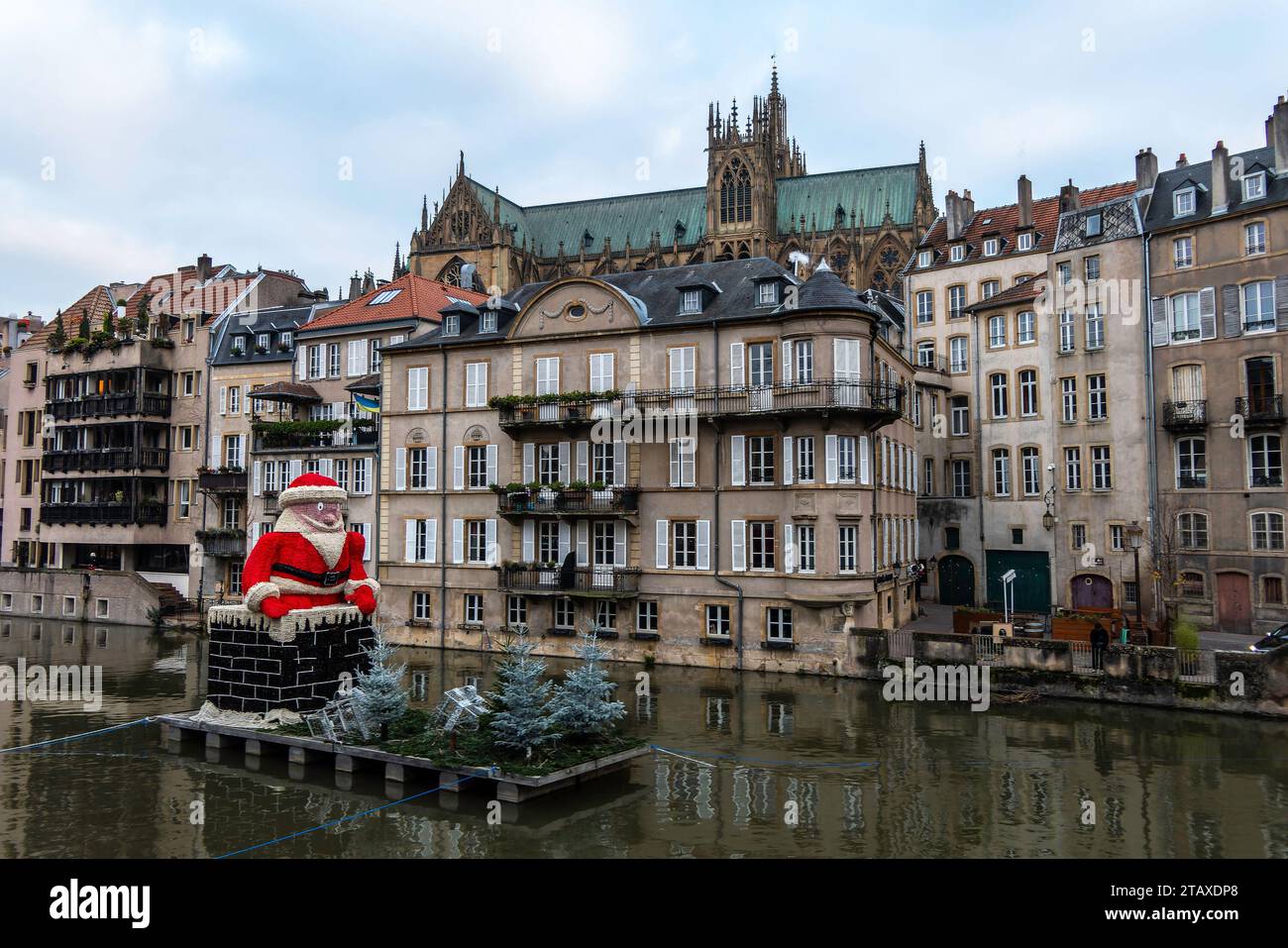 Metz, France, December 2, 2023. Santa's sleigh on the Moselle Stock Photo