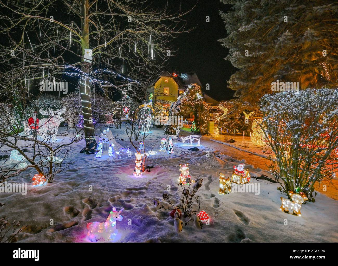 03 December 2023, Brandenburg, Berkenbrück The Muschner family's