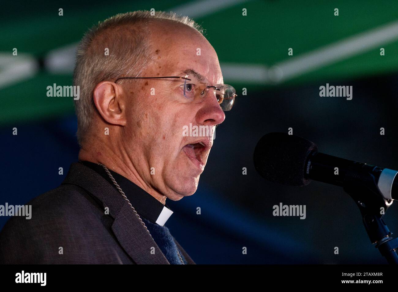 London, UK.  3 December 2023.  The Most Revd Justin Welby, Archbishop of Canterbury, speaks at a ‘Building Bridges for Humanity’ vigil outside Downing Street allowing them ‘to speak out against both antisemitism and Muslim hate’ according to organisers.  In an event supported by the Together for Humanity movement, attendees include bereaved families who have lost loved ones in the Israel Hamas conflict.   Credit: Stephen Chung / Alamy Live News Stock Photo