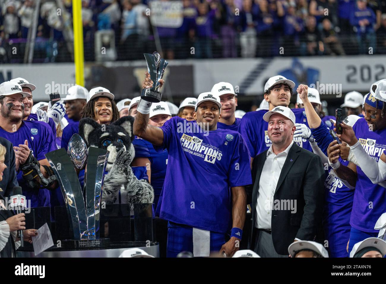 Washington Quarterback  Michael Penix Jr. (9) holds up the MVP trophy at the 2023 Pac-12 Championship game between the Washington Huskies and Oregon D Stock Photo