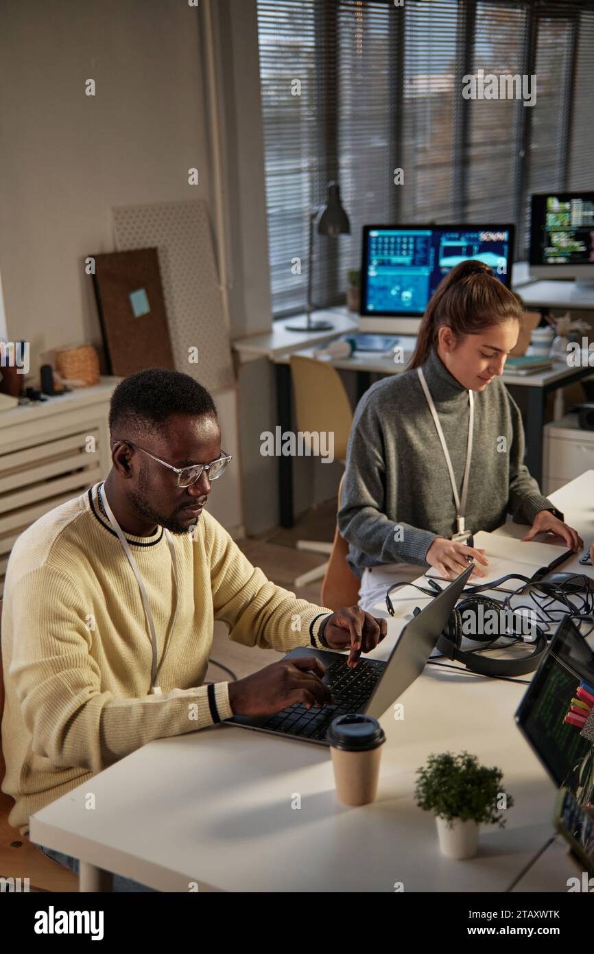 Software developers hi-res stock photography and images - Alamy