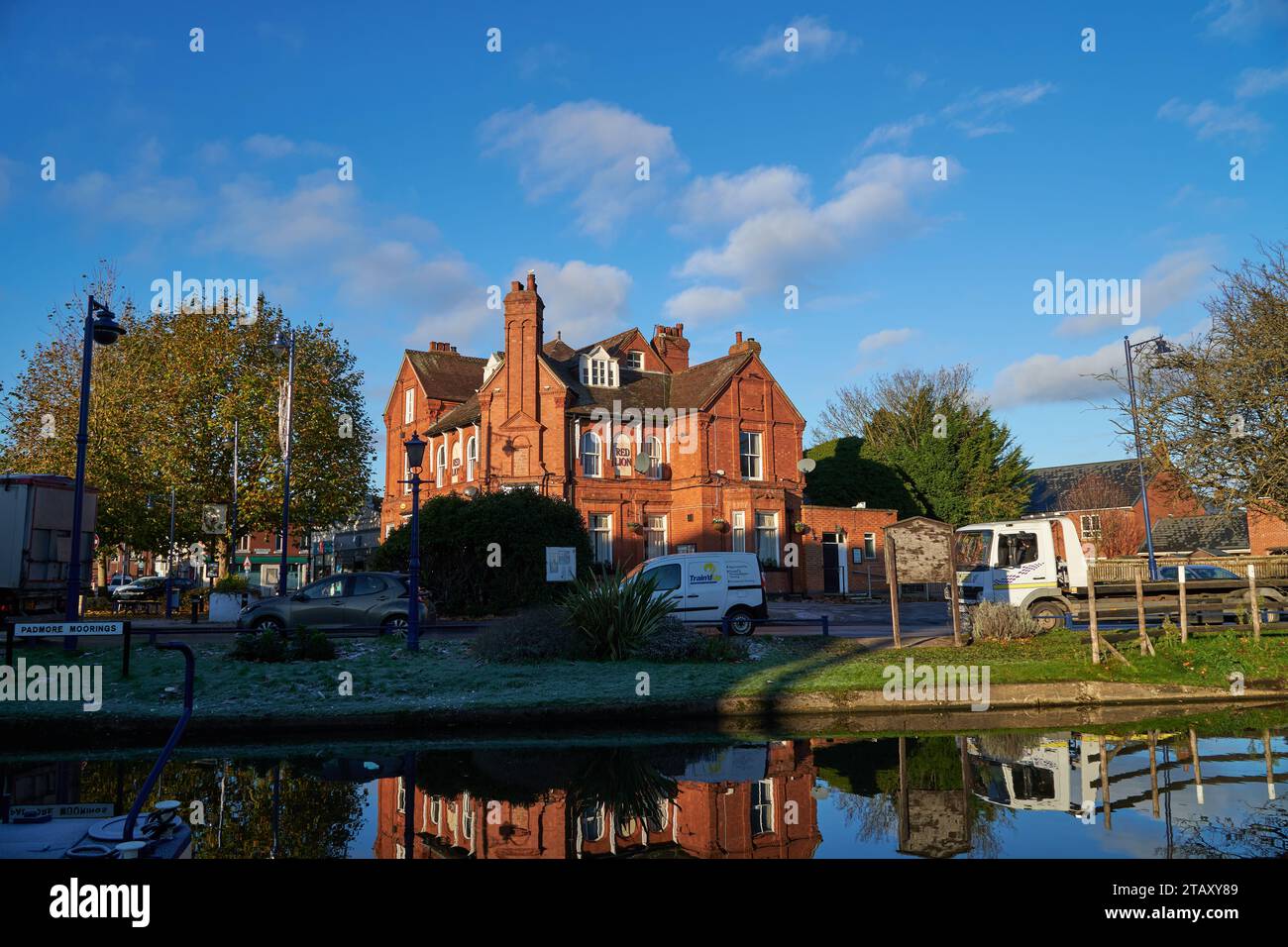 Large traditional British pub next to a canal in Sandiacre
