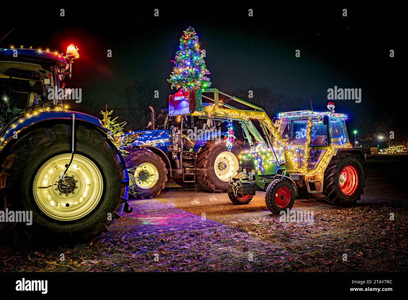 Lichterfahrt - Landwirte begeistern mit ihren weihnachtlich