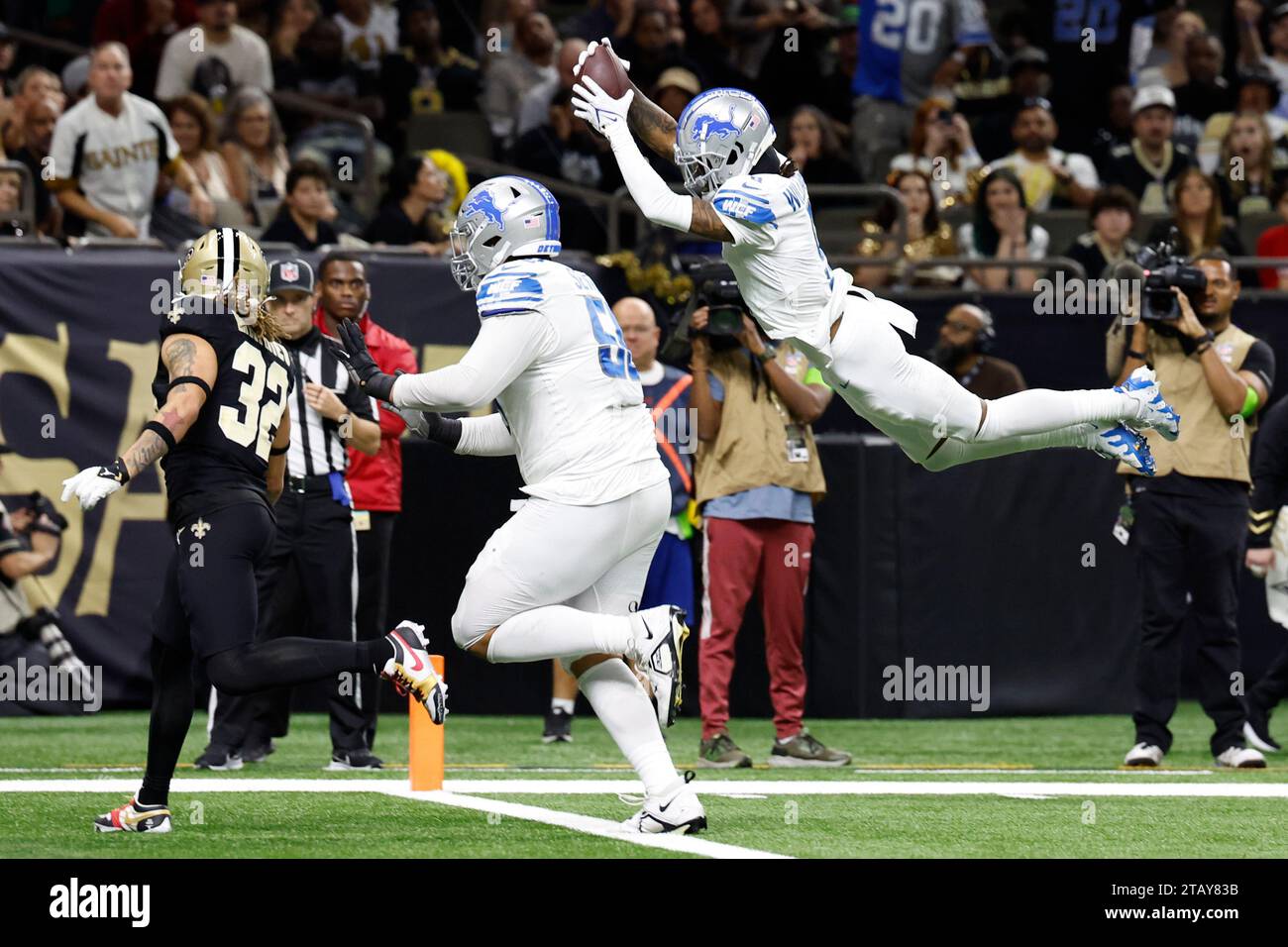 Detroit Lions wide receiver Jameson Williams dives to the endzone for a