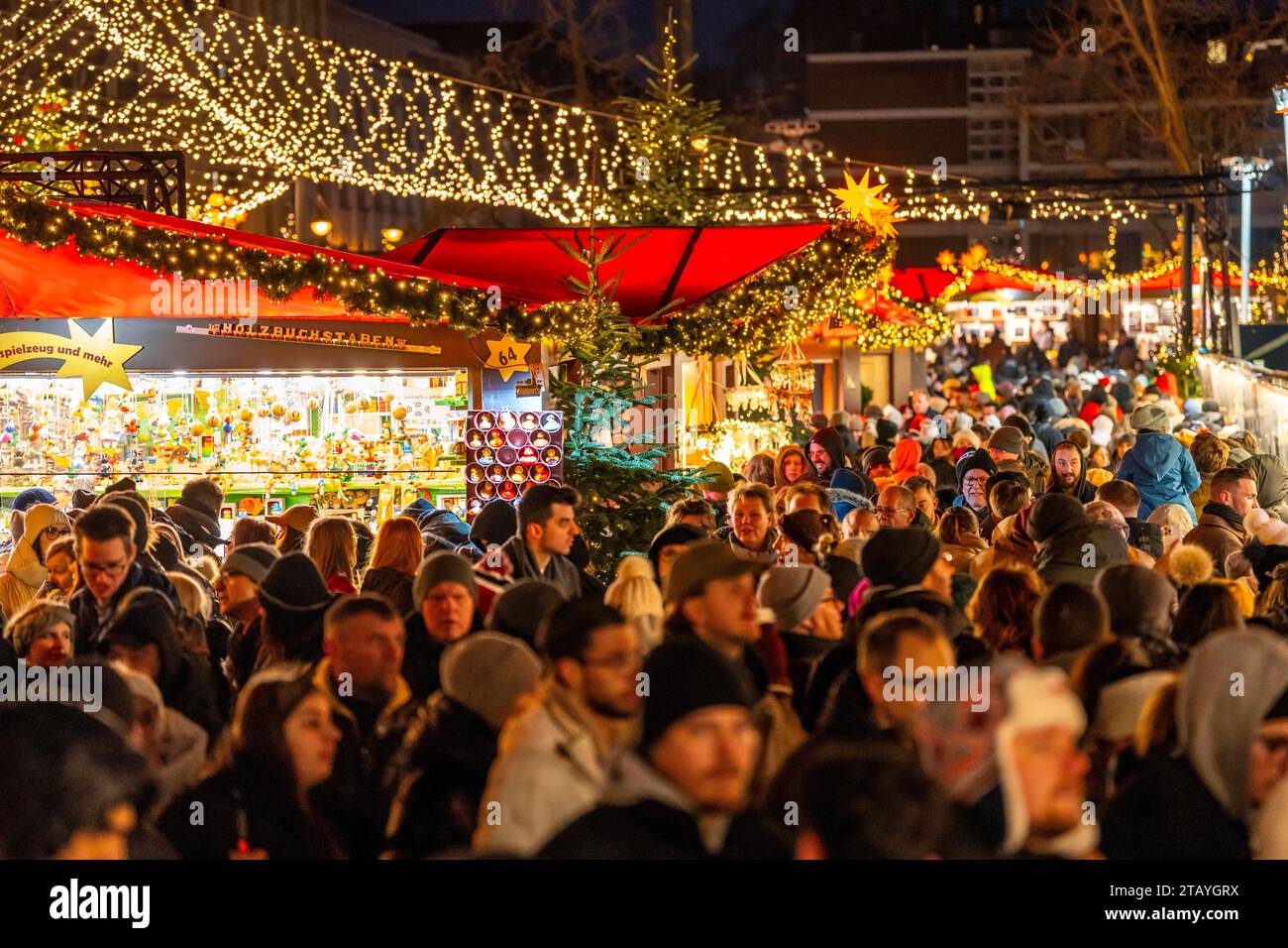 Weihnachtsmarkt auf dem Roncalli Platz am Dom, in der Innenstadt von