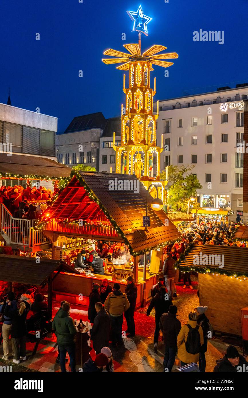 Weihnachtsmarkt auf dem Roncalli Platz am Dom, in der Innenstadt von