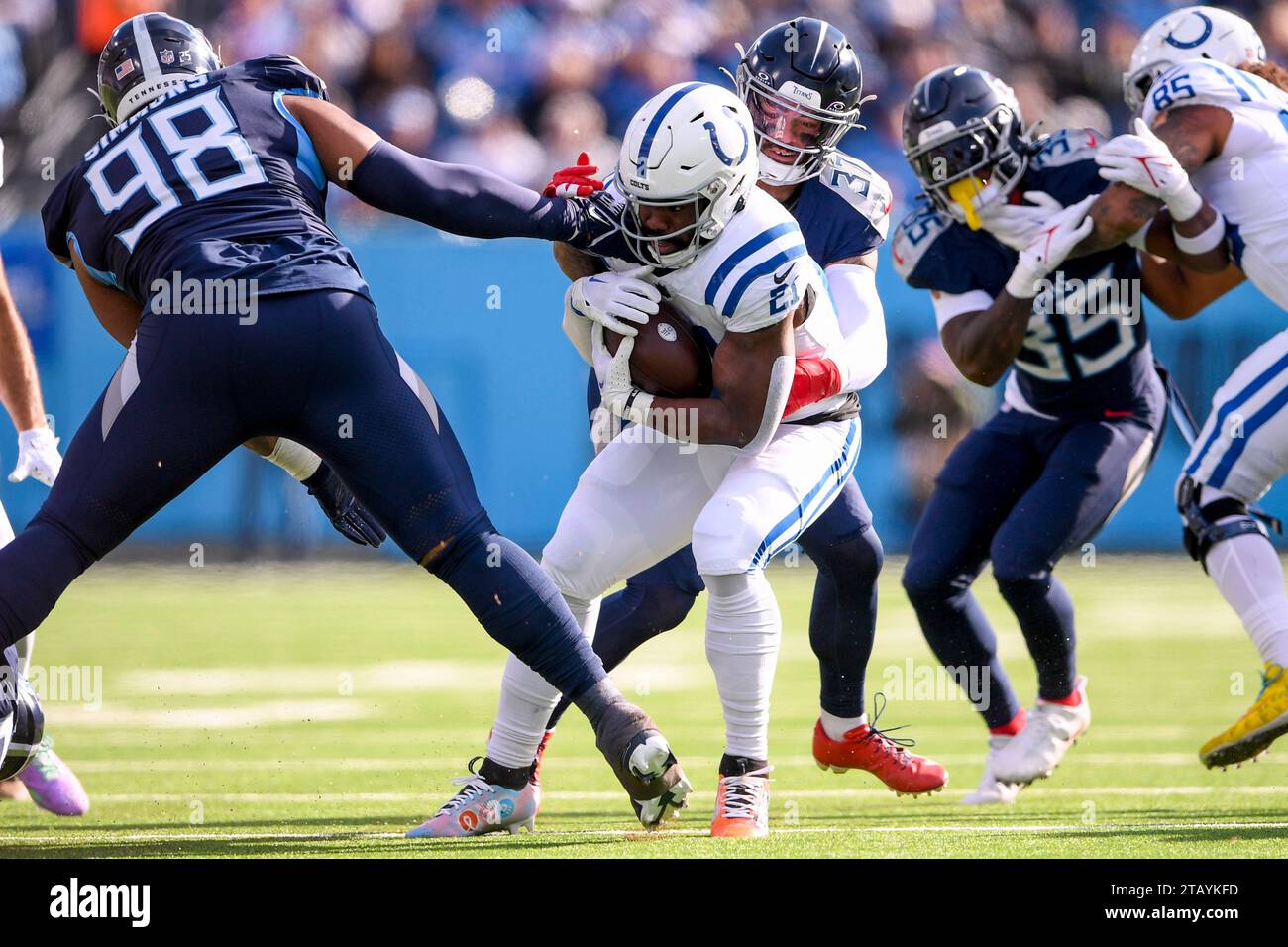 Tennessee Titans defensive tackle Jeffery Simmons (98) on