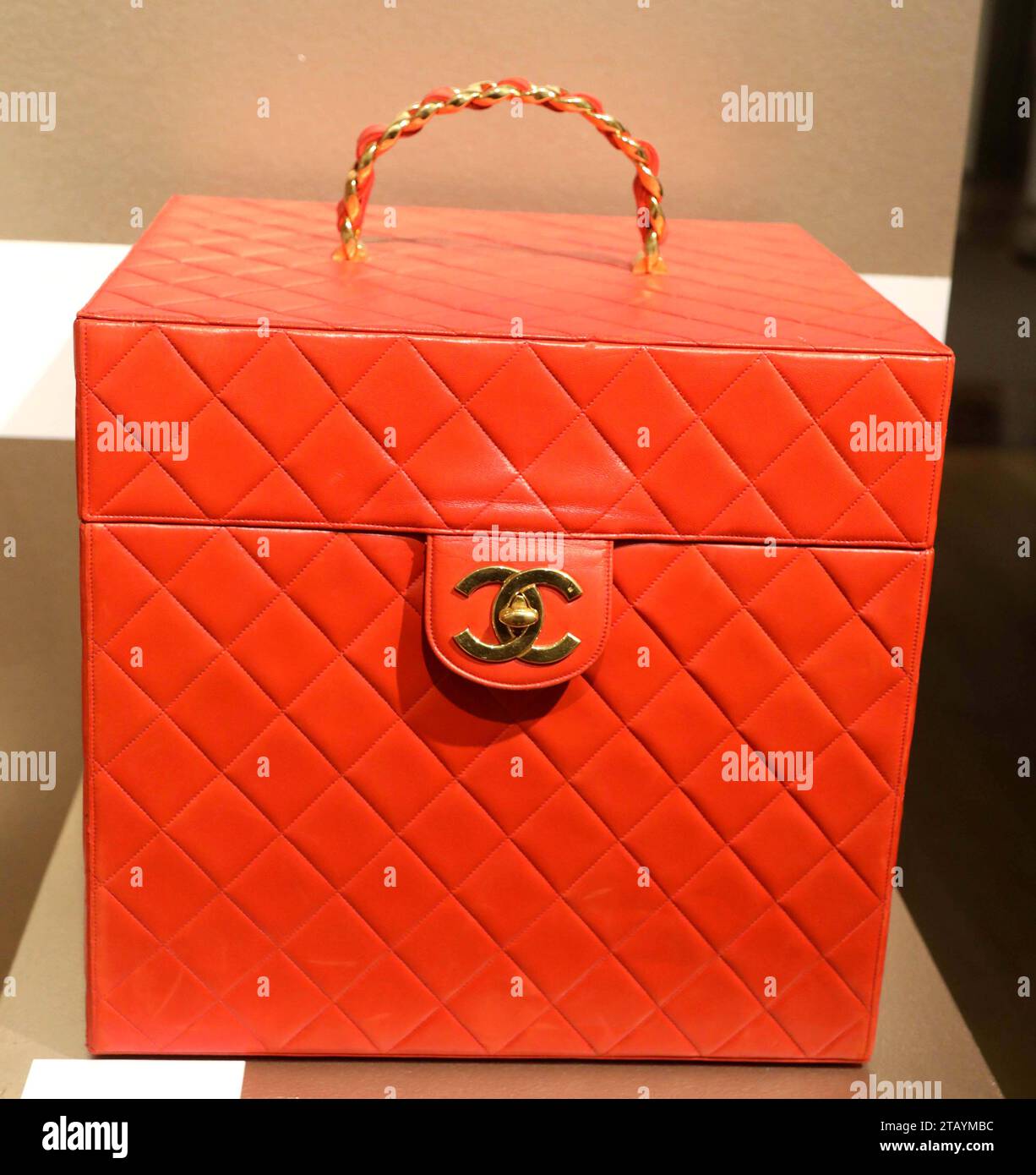 New York, New York, USA. 3rd Dec, 2023. Rare, red quilted lambskin leather oversized vanity case with gold hardware Chanel, circa 1992 (estimate $2,000 -$3,000) seen during the press preview for Handbags Online: The New York Edit Luxury Week 2023 auction at Christie's Rockefeller Center. (Credit Image: © Nancy Kaszerman/ZUMA Press Wire) EDITORIAL USAGE ONLY! Not for Commercial USAGE! Stock Photo