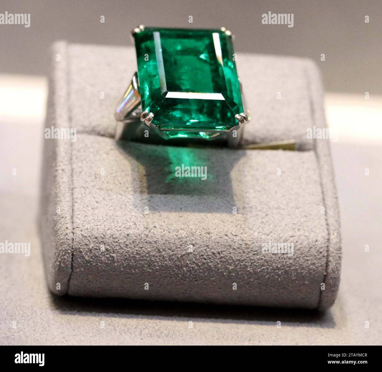 New York, New York, USA. 3rd Dec, 2023. Bulgari Emerald and Diamond 30.31 carat ring (estimate $600,000 - 800,000) seen during the press preview for Luxury Week 2023 at Christie's Rockefeller Center. (Credit Image: © Nancy Kaszerman/ZUMA Press Wire) EDITORIAL USAGE ONLY! Not for Commercial USAGE! Stock Photo