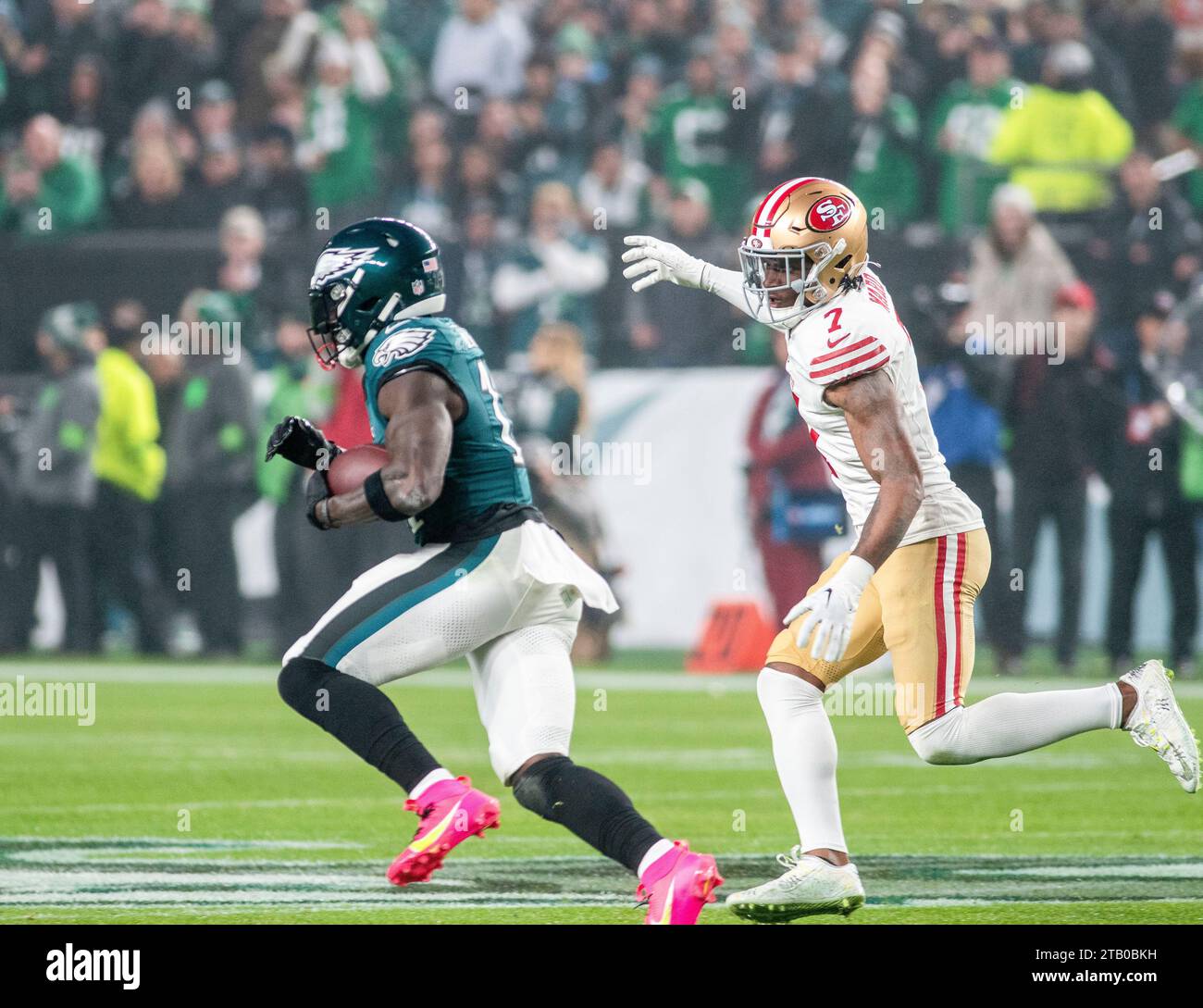 Philadelphia, Pennsylvania, USA. 3rd Dec, 2023. December 03, 2023, Philadelphia PA, USA: SAN FRANCISCO LCB CHARVARIUS WARD (7) chases down WR A.J. BROWN (11) during the game at Lincoln Financial Field in Philadelphia PA Credit Image: © Ricky Fitchett via ZUMA Wire (Credit Image: © Ricky Fitchett/ZUMA Press Wire) EDITORIAL USAGE ONLY! Not for Commercial USAGE! Stock Photo