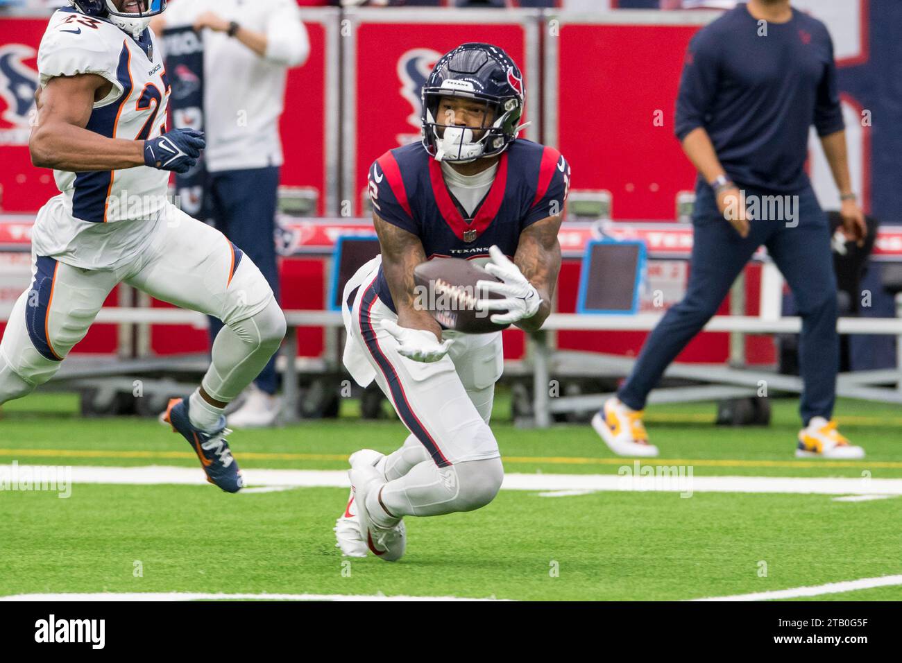 Houston, TX, USA. 3rd Dec, 2023. Houston Texans wide receiver Nico Collins (12) makes a catch