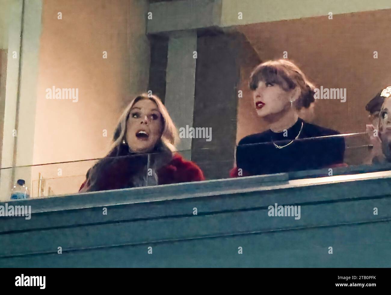 Quarterback Singer Green Bay, United States. 03rd Dec, 2023. US singer Taylor Swift (R ...
