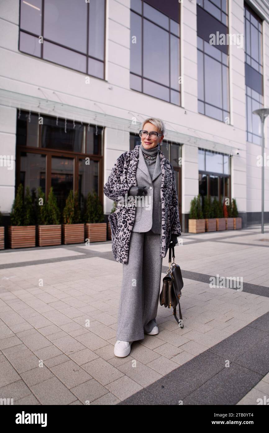 Stylish older woman model hi-res stock photography and images - Alamy