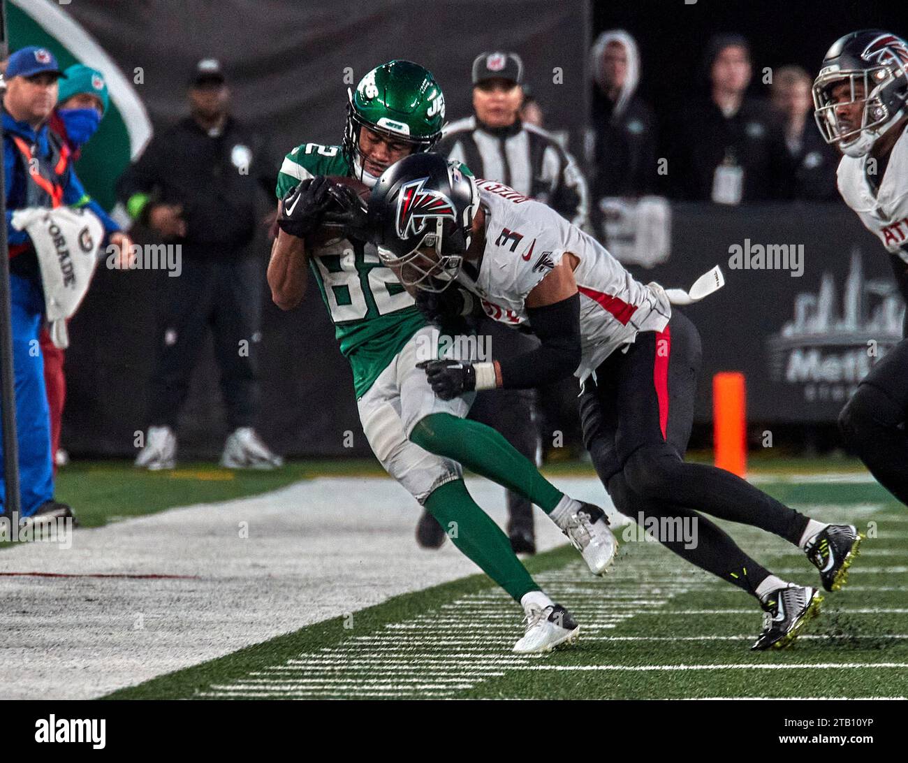 New York Jets wide receiver Xavier Gipson (82) takes a hard hit from