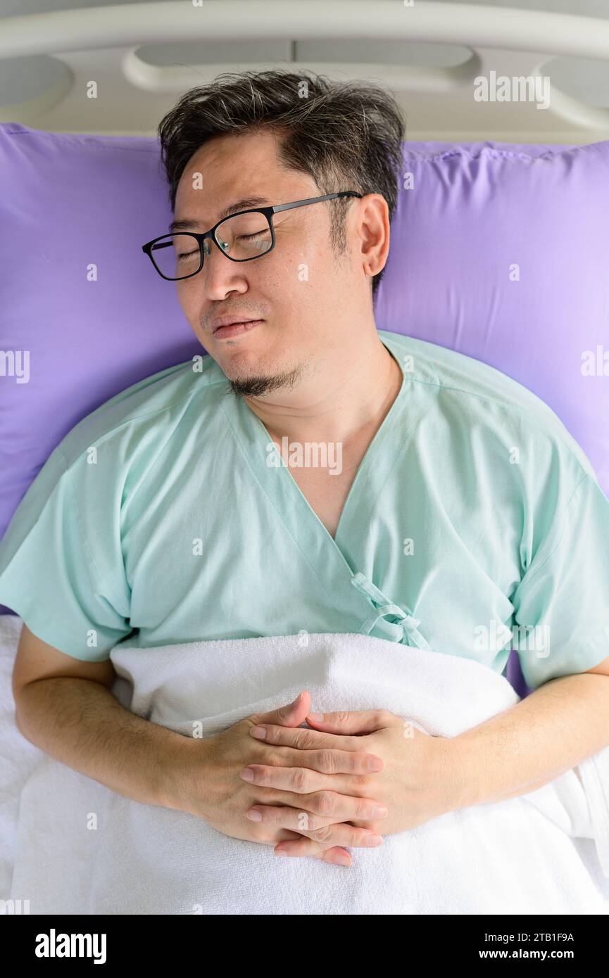 Man sleeping in hospital bed hi-res stock photography and images - Alamy