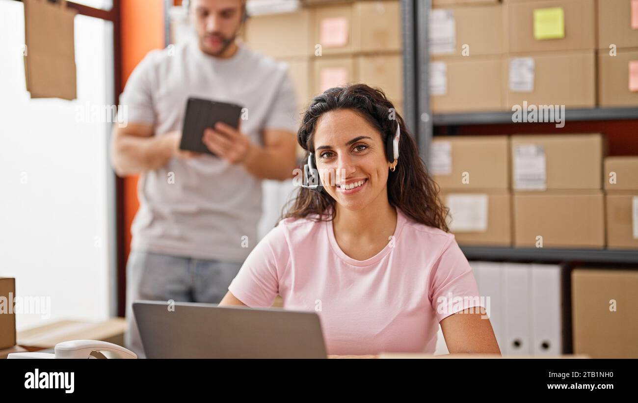 Man woman ecommerce business workers hi-res stock photography and ...
