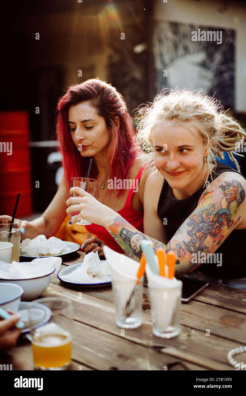 Old women friends together hi-res stock photography and images - Alamy