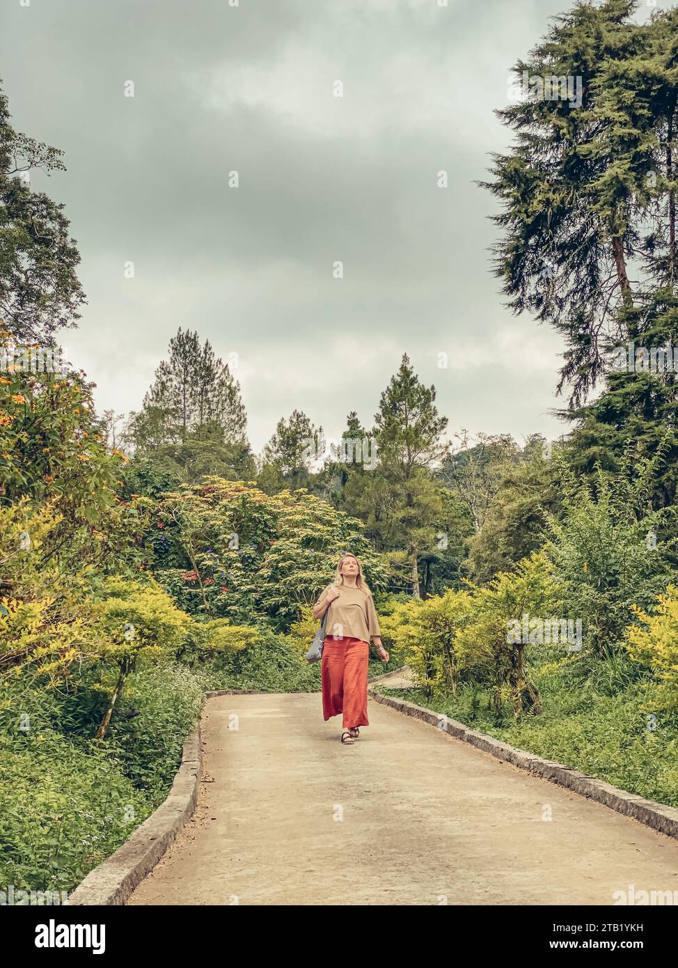 Woman walking and relaxing at beautyful green landscape of Handa Stock Photo
