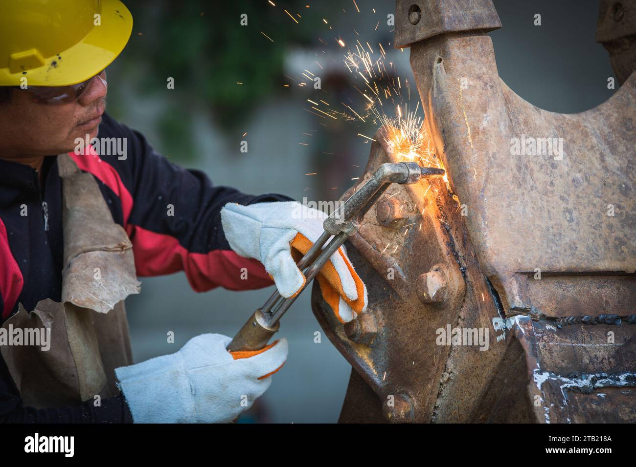 Cutting steel with gas, gas welding and oxyfuel cutting are processes