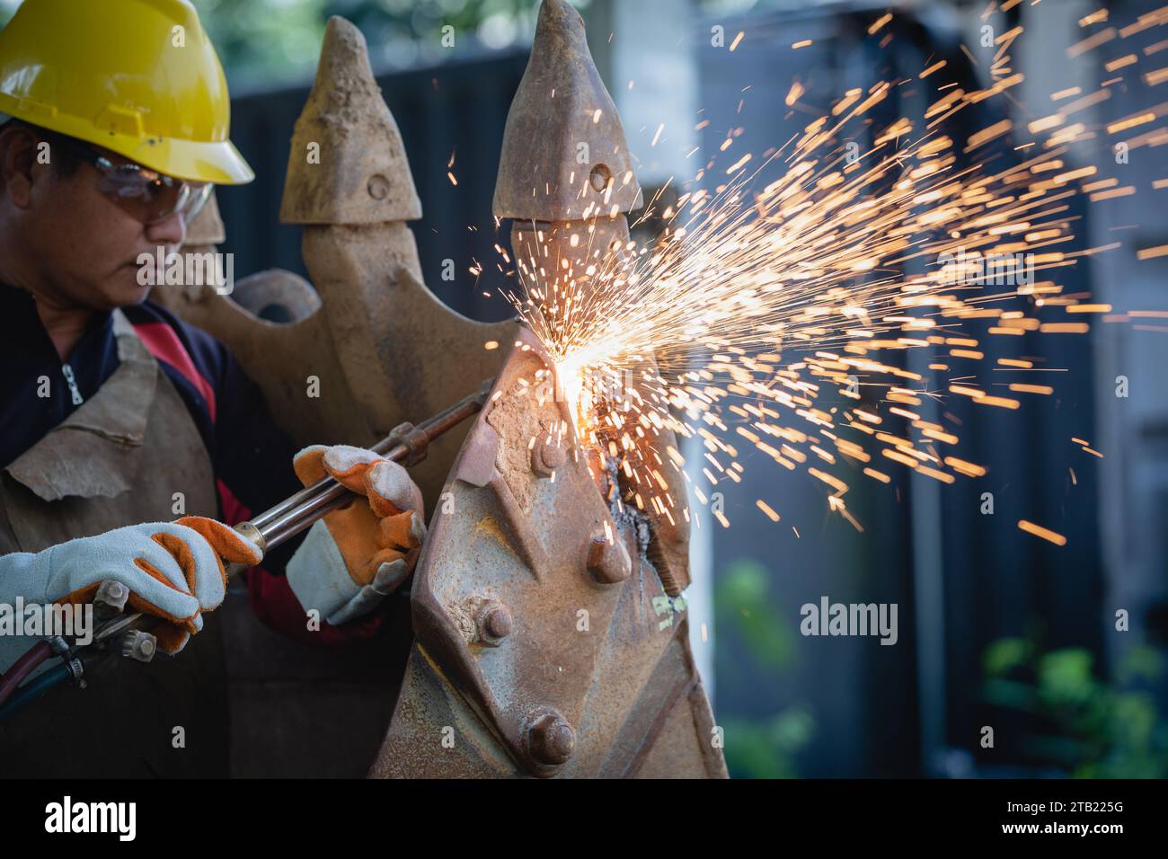 Cutting steel with gas, gas welding and oxyfuel cutting are processes