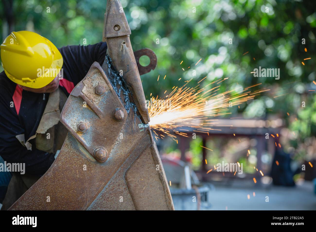 Cutting steel with gas, gas welding and oxyfuel cutting are processes