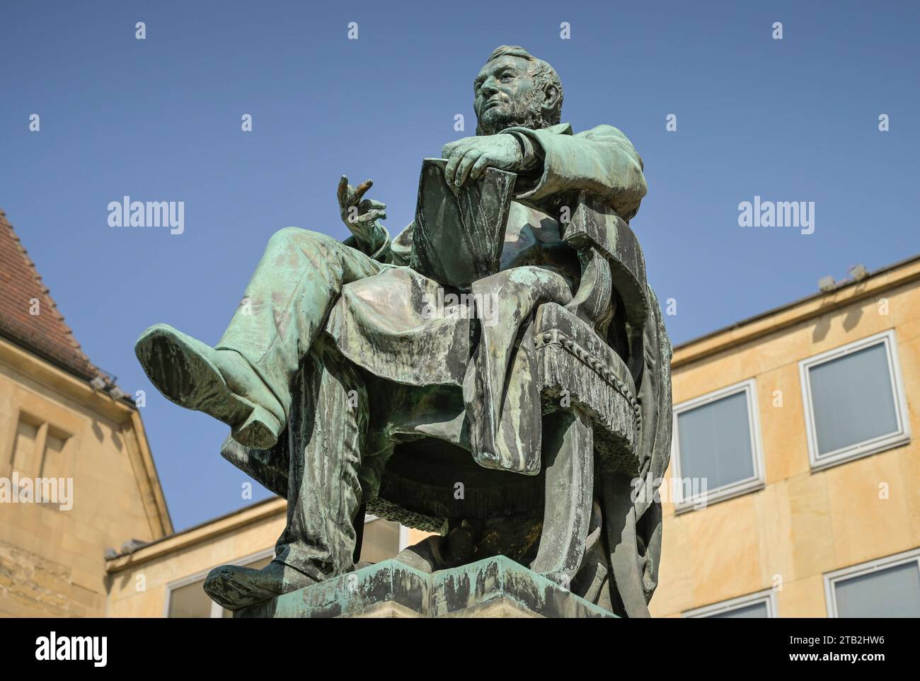 Robert-Mayer-Denkmal, Marktplatz, Altstadt, Heilbronn, Baden-Württemberg, Deutschland *** Robert Mayer Monument, Market Square, Old Town, Heilbronn, Baden Württemberg, Germany Credit: Imago/Alamy Live News Stock Photo