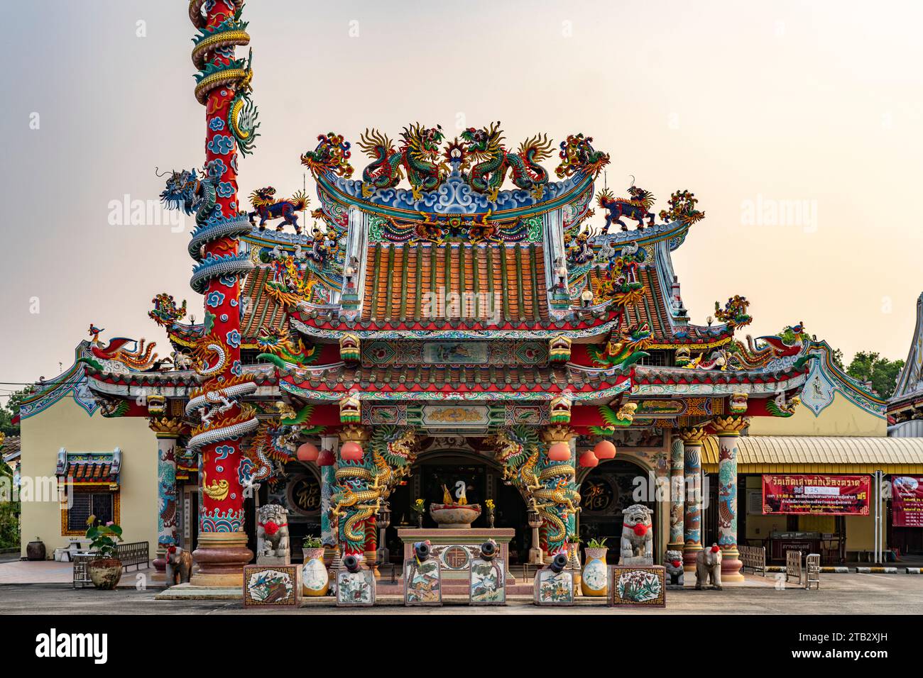 Der City Pillar Shrine im chinesischem Stil in Trat, Thailand, Asien   |  The Chinese style City Pillar Shrine in Trat, Thailand, Asia Stock Photo