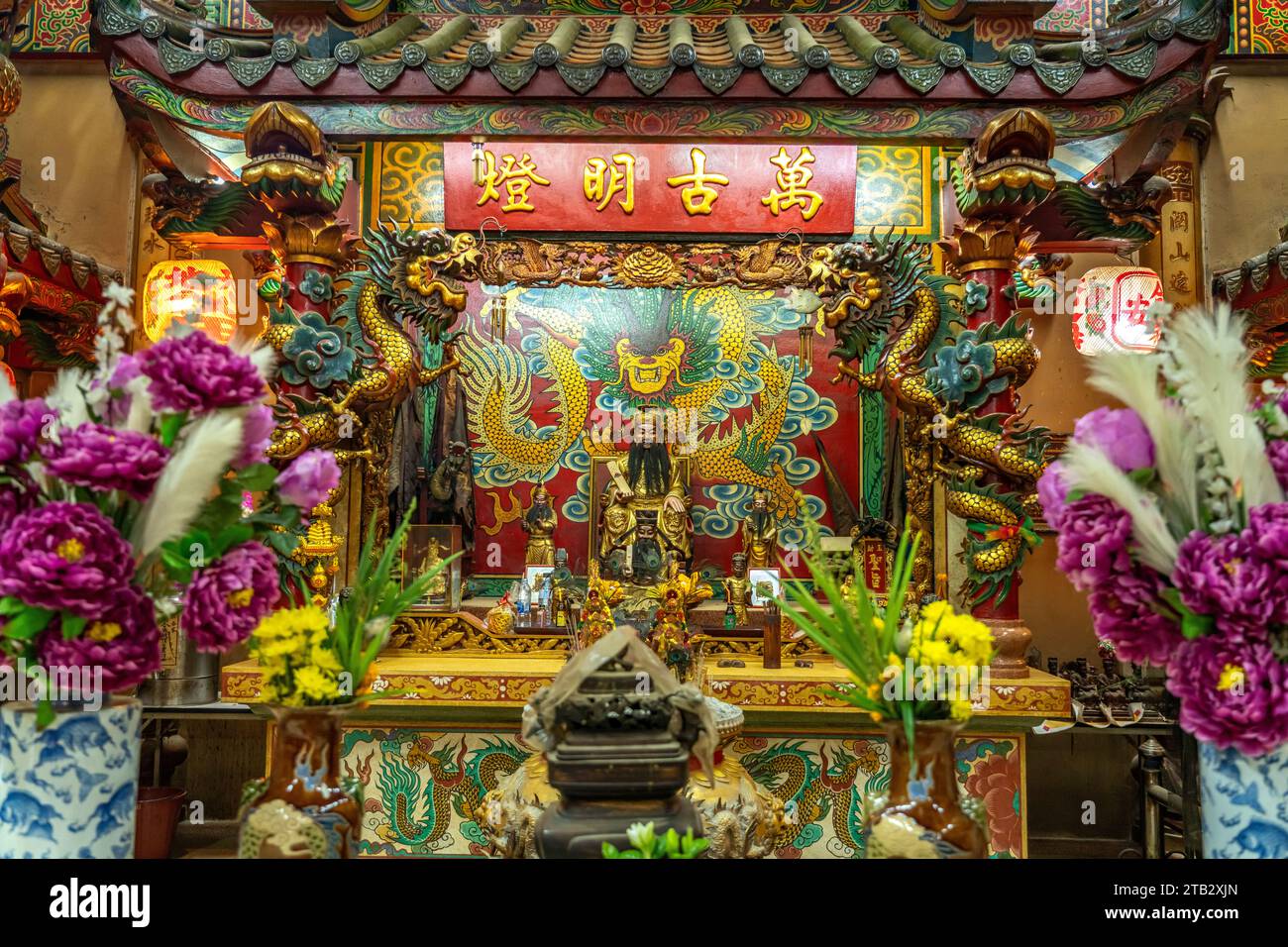 Der City Pillar Shrine im chinesischem Stil in Trat, Thailand, Asien   |  The Chinese style City Pillar Shrine in Trat, Thailand, Asia Stock Photo