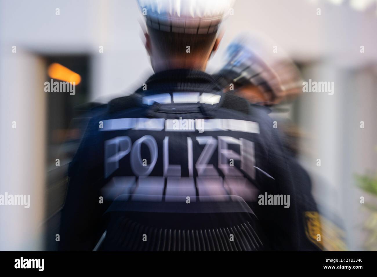 Stuttgart, Germany. 30th Nov, 2023. A policewoman (r) and a policeman ...