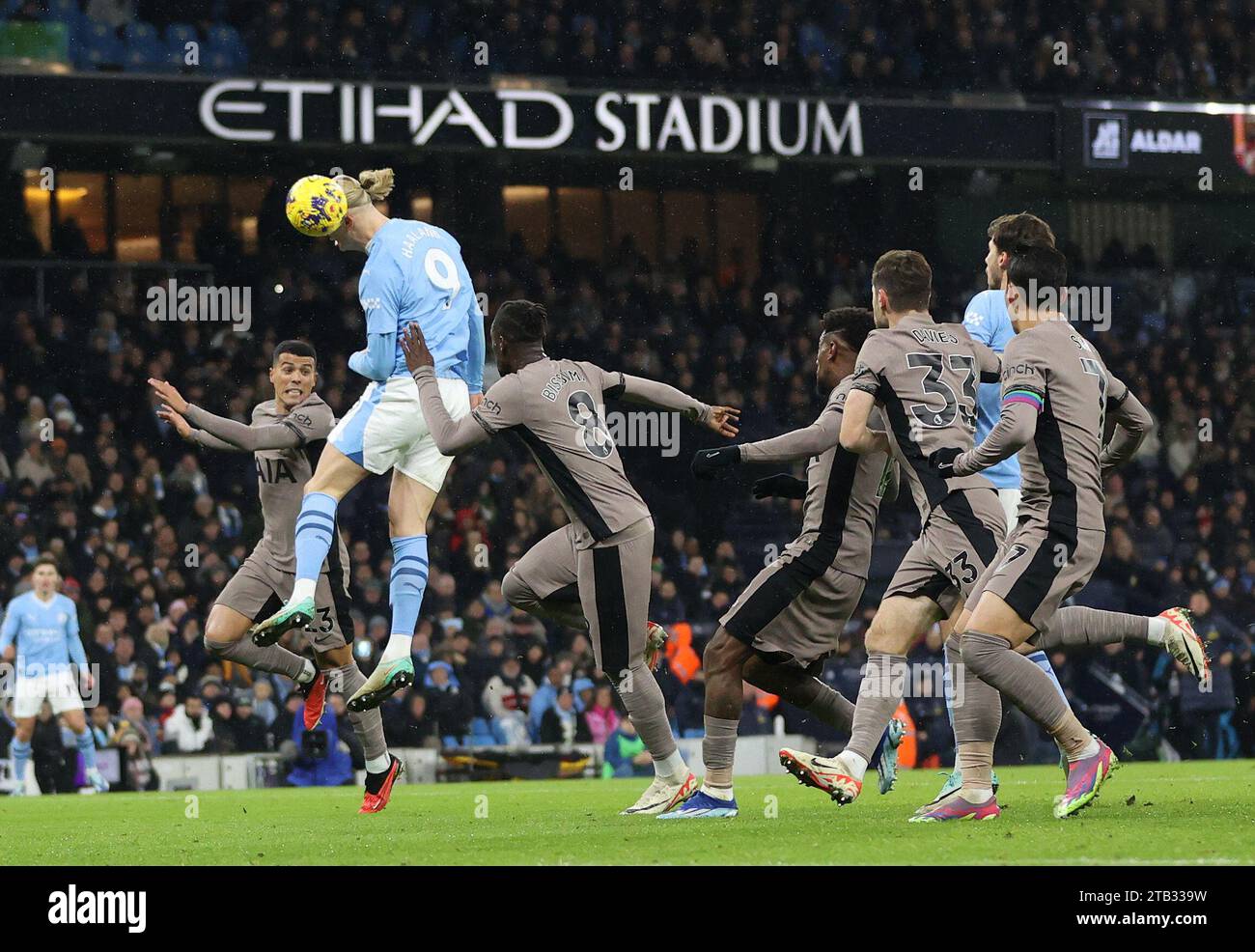 Glanicing Etihad Stadium, Manchester, UK. 3rd Dec, 2023. Premier League Football ...