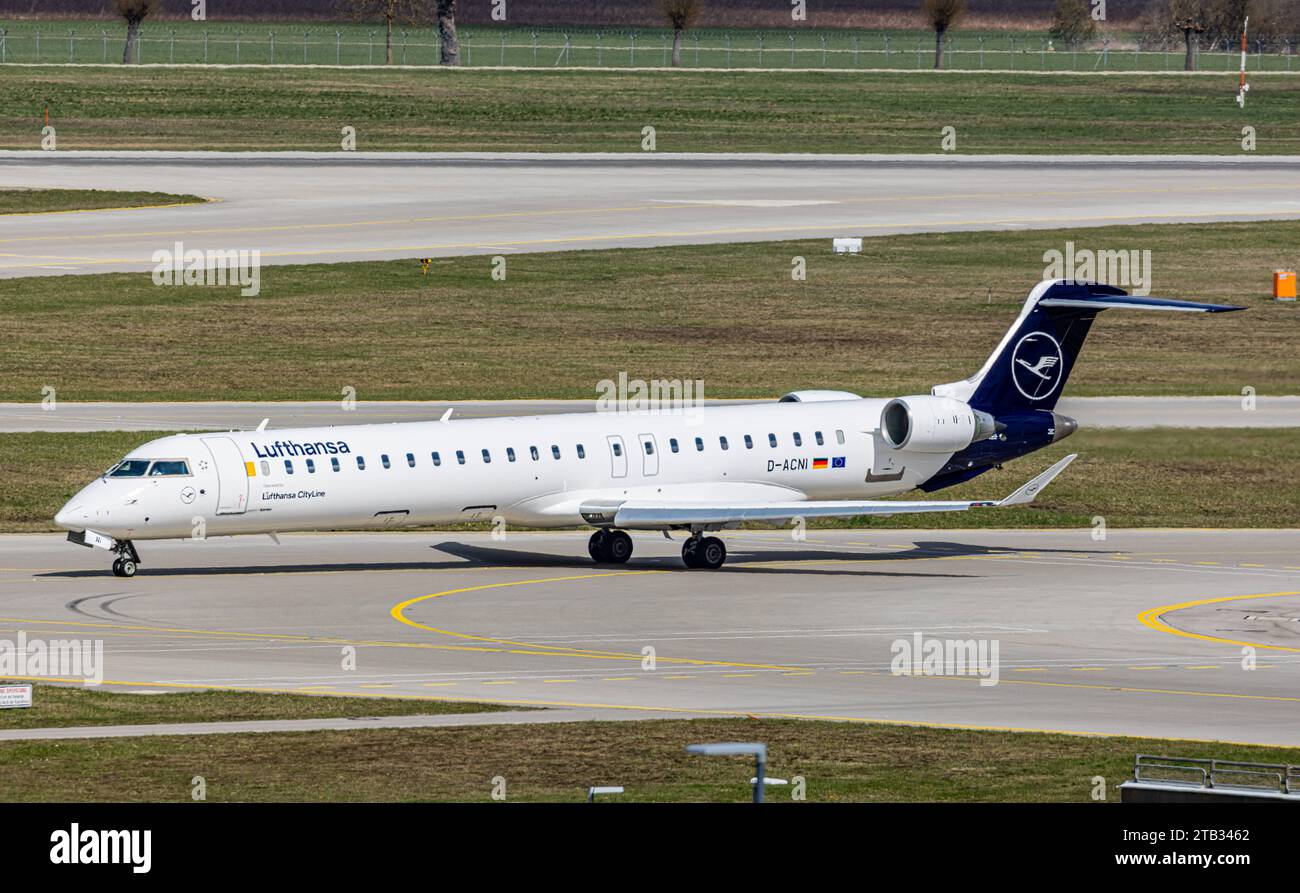 Lufthansa bombardier crj900 hi-res stock photography and images - Alamy