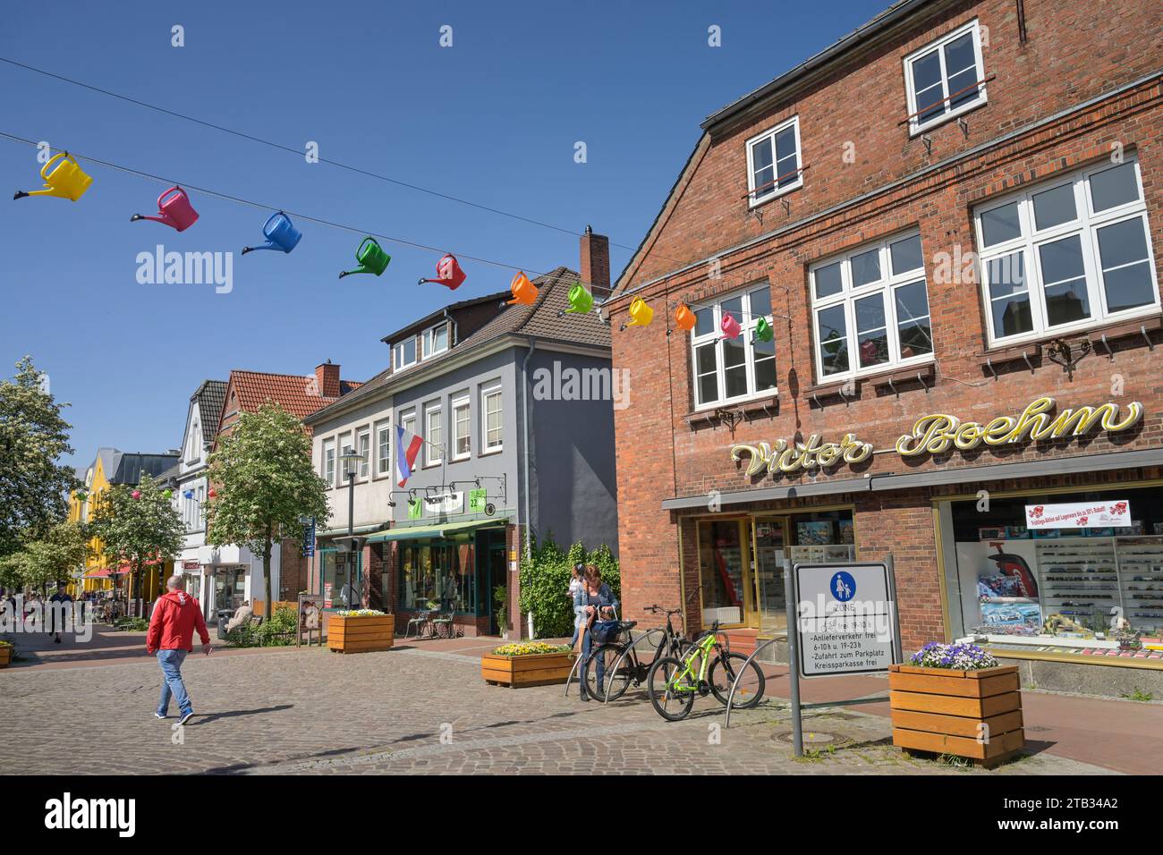 Passanten, Fußgängerzone, Kirchstraße, Altstadt, Bad Segeberg