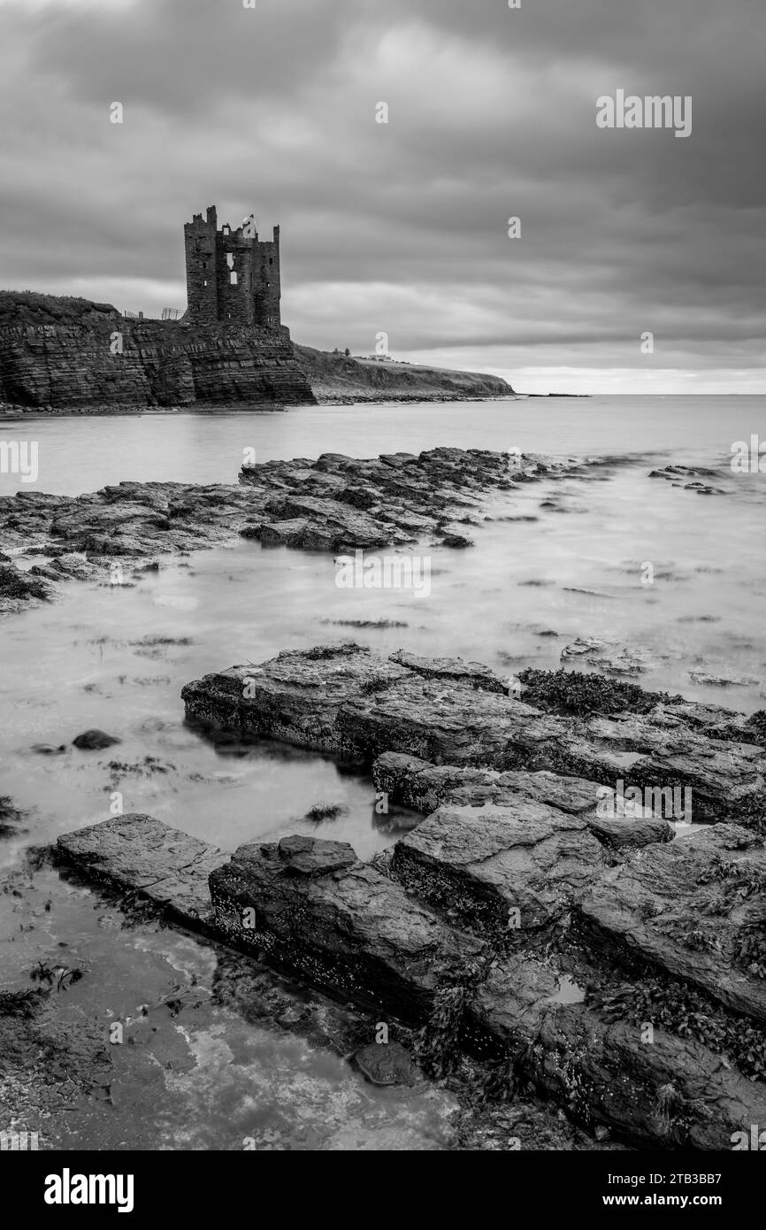 Keiss Castle perched precariously on the cliffs overlooking Sinclair's Bay, Caithness, Scotland.  Autumn (September) 2022. Stock Photo