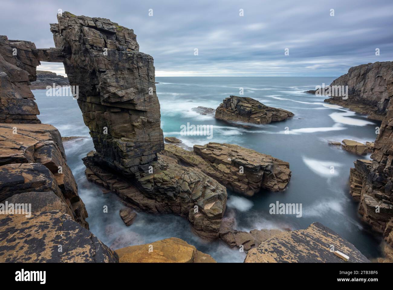 Sea stack and dramatic coastal scenery at Yesnaby in the Orkney Islands, Scotland.  Autumn (September) 2022. Stock Photo