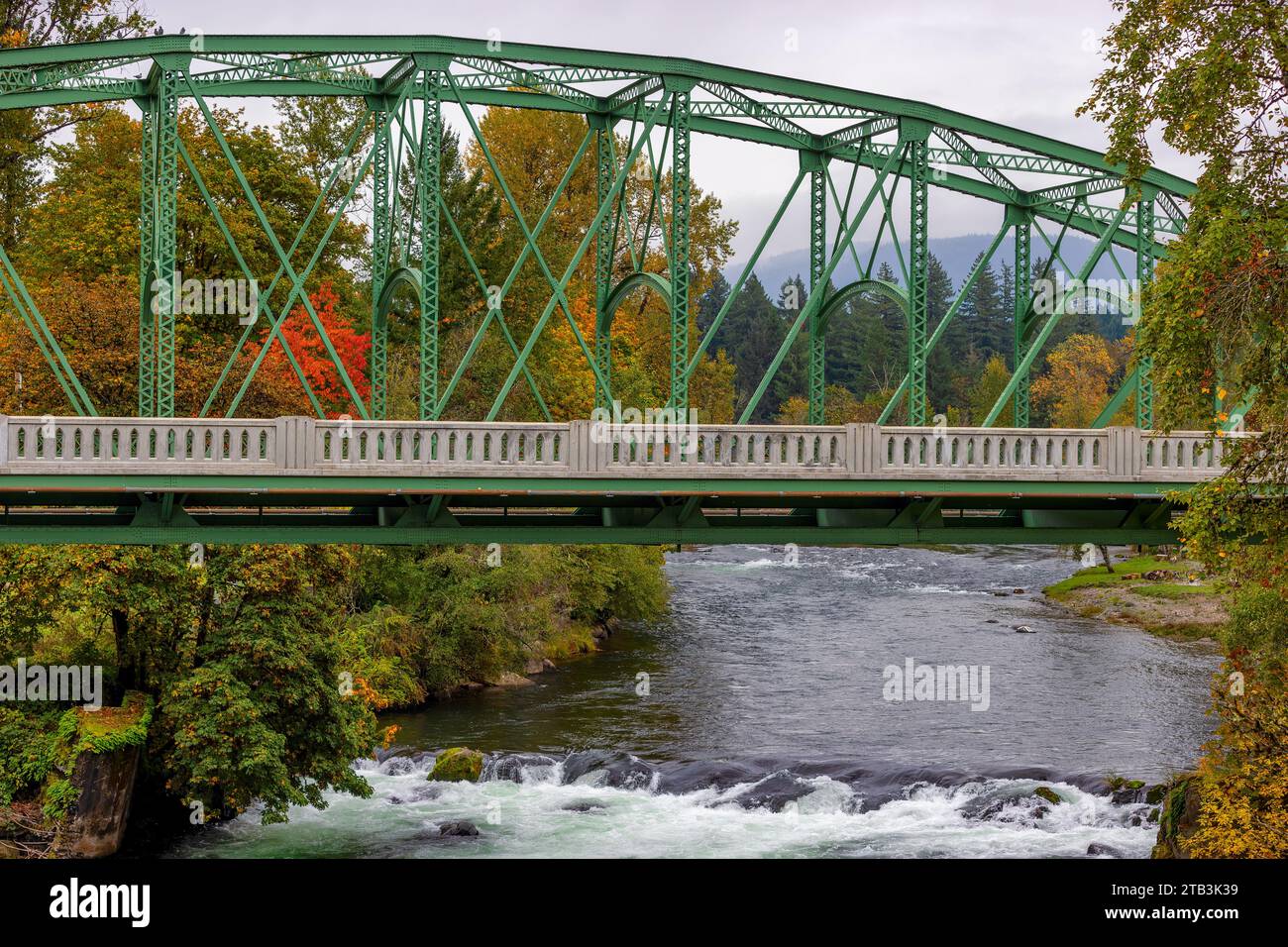 North Santiam River in Mill City, Oregon a lumber town incorporated in 1947. Stock Photo