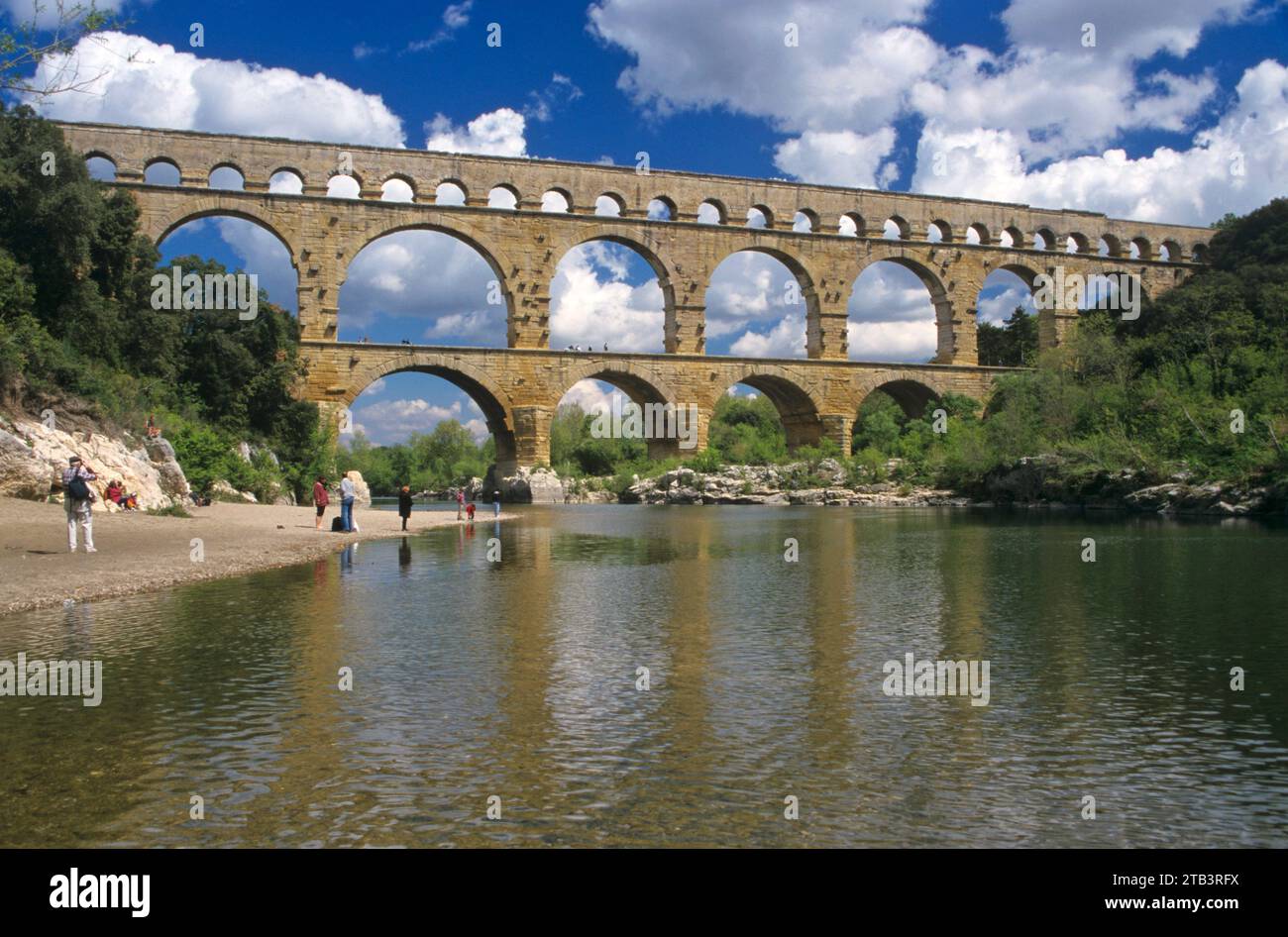 Römisches Aquädukt Pont du Gard bei Remoulins, Frankreich, Provence - Roman aqueduct Pont du Gard near Remoulins, France, Provence Stock Photo