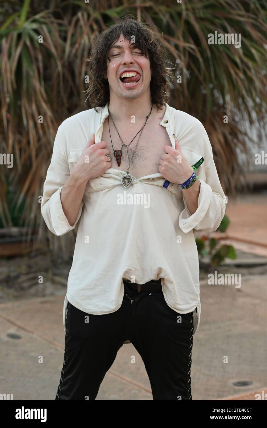 Fort Lauderdale, FL, USA. 03rd Dec, 2023. Barns Courtney poses back ...