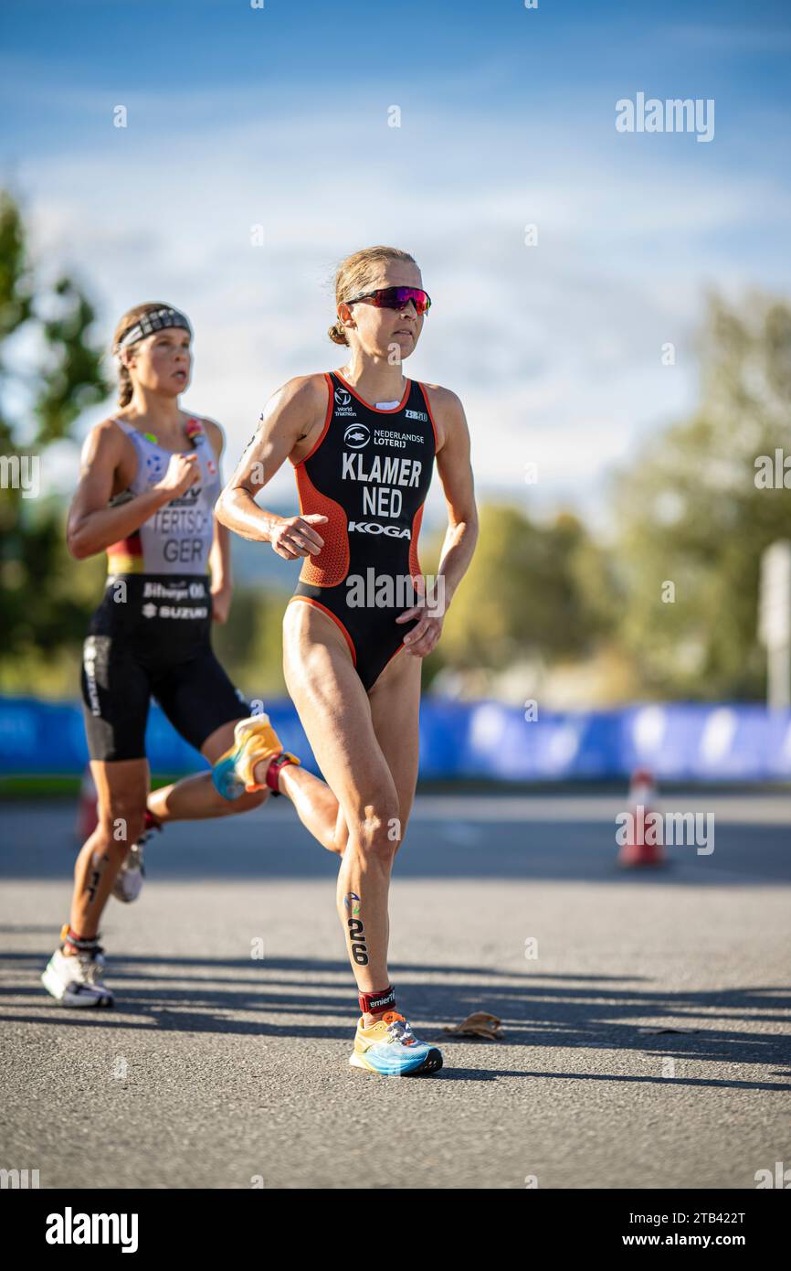 Rachel Klamer running in Pontevedra in the 2023 World Triathlon ...