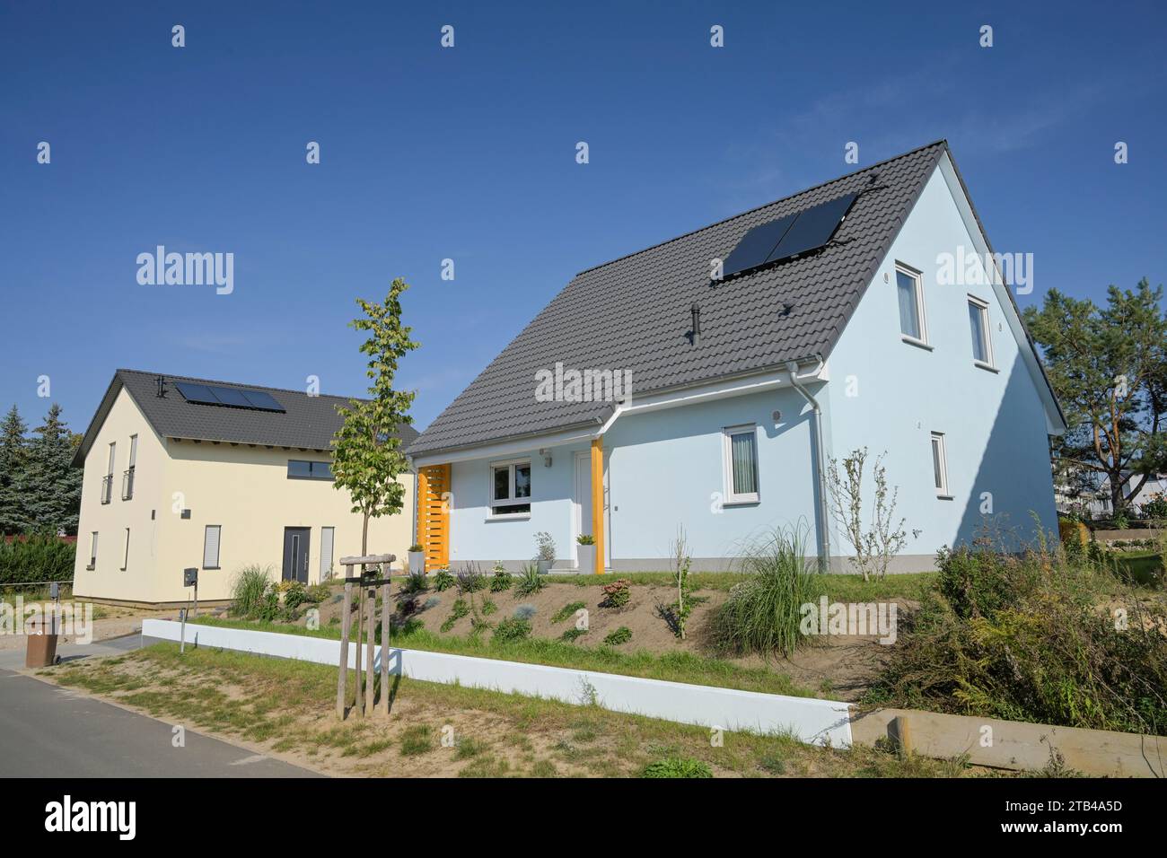 Detached house, new development area Am Rueggen Ost, Melchow am Ruegen, Brandenburg, Germany Stock Photo