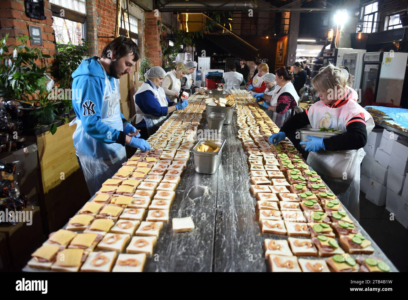 World central kitchen hi-res stock photography and images - Alamy