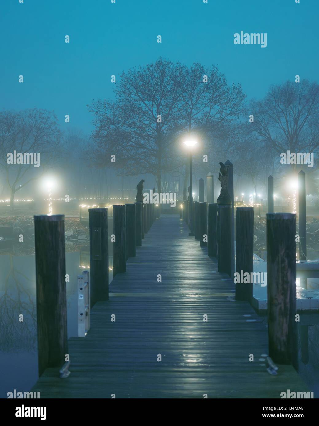 Night boardwalk scene hi-res stock photography and images - Alamy
