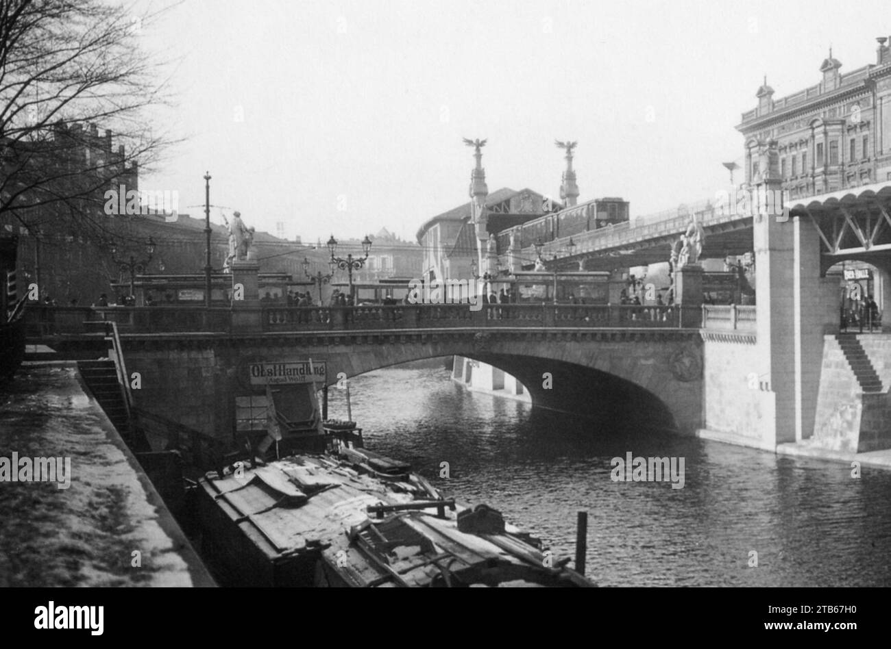 Waldemar Titzenthaler - Belle-Alliance-Brücke, 1902 Stock Photo - Alamy