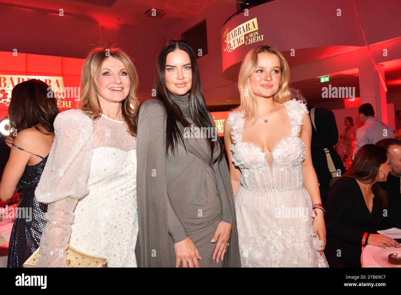 Frauke Ludowig, Adriana Lima und Nele Ludowig/Mon Cheri Barbara Tag