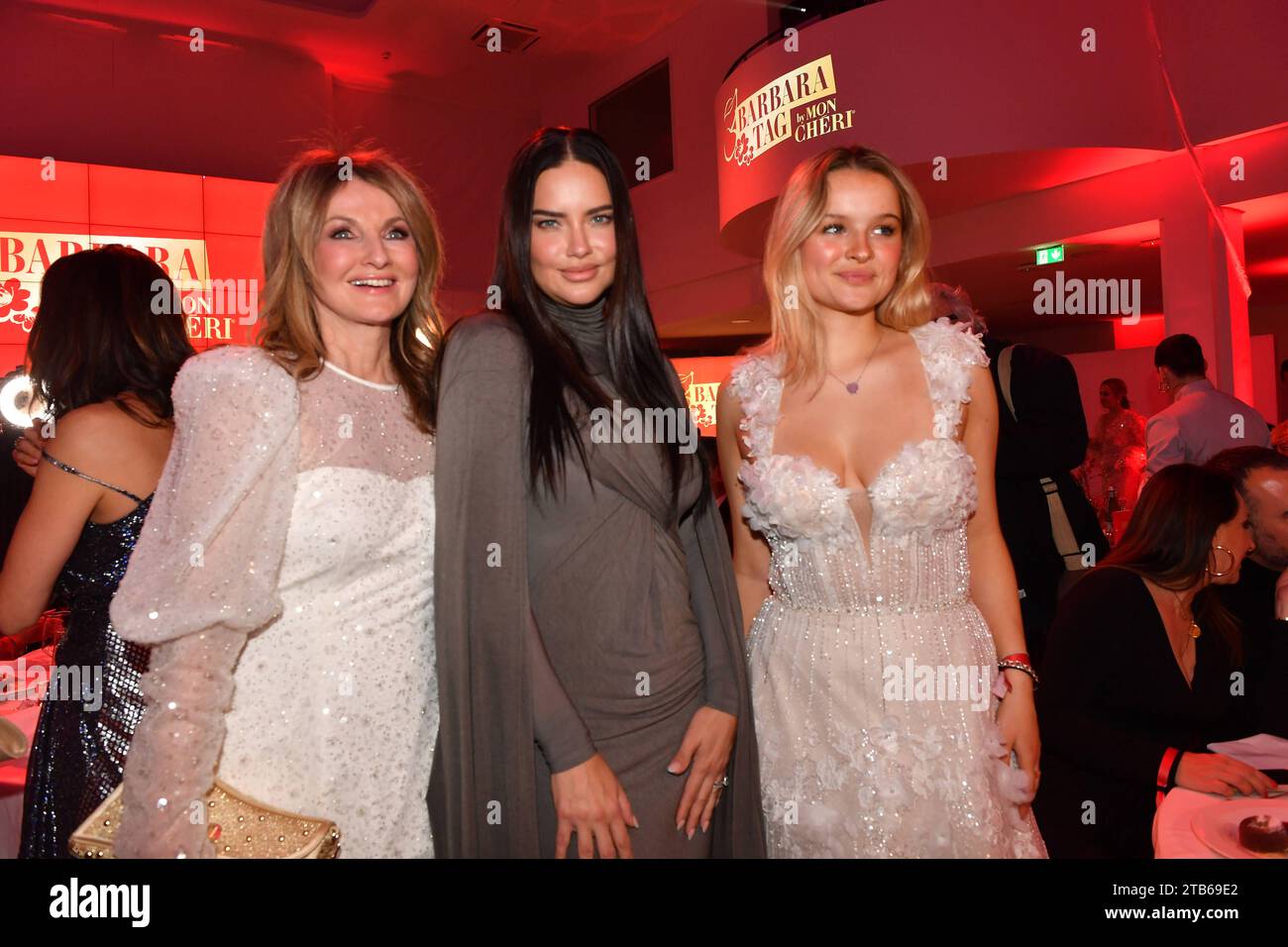 Frauke Ludowig, Adriana Lima und Nele Ludowig/Mon Cheri Barbara Tag