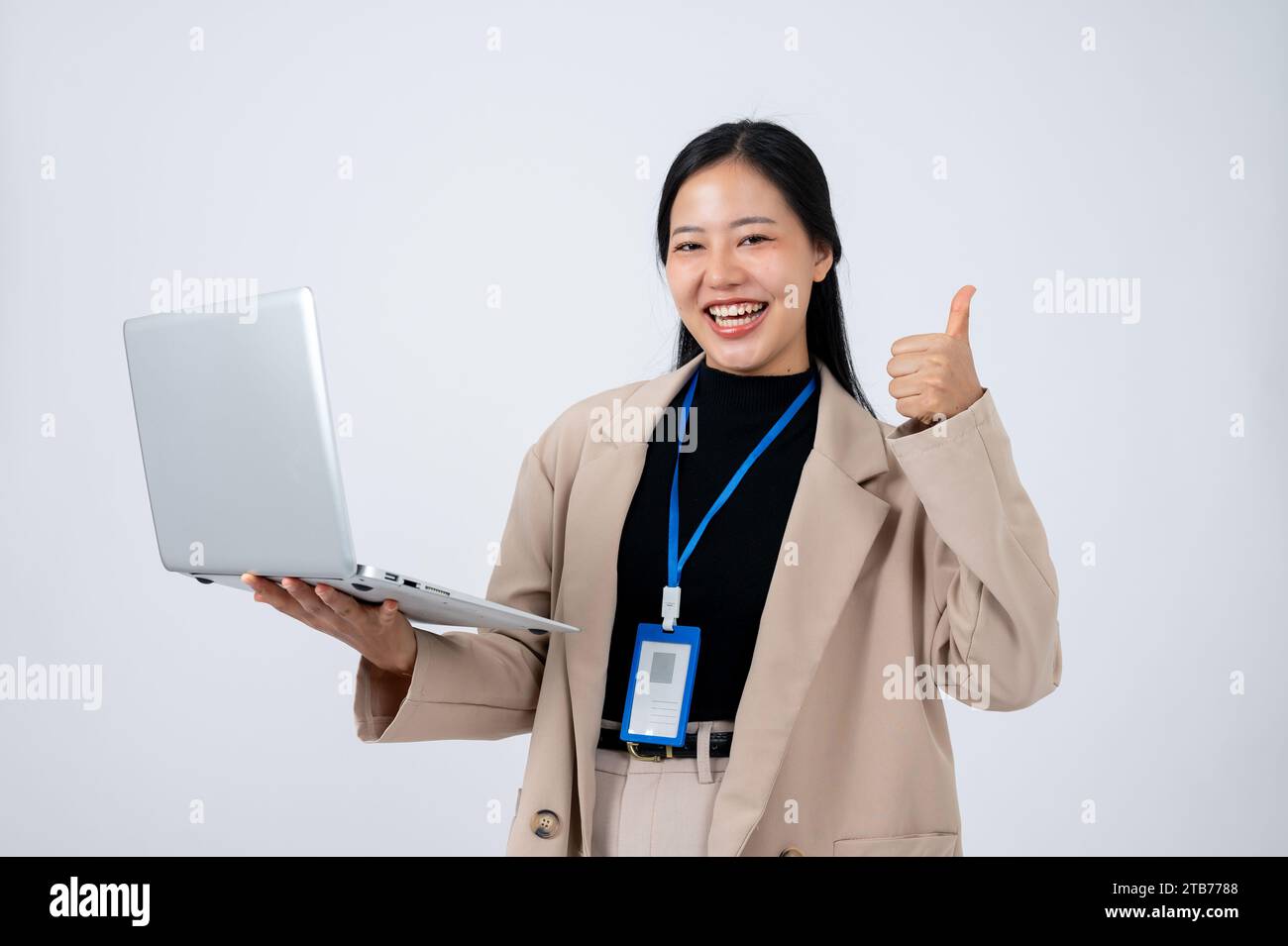 Women. See and recognise my strength [ White sister ] Laptop Sleeve main image 1